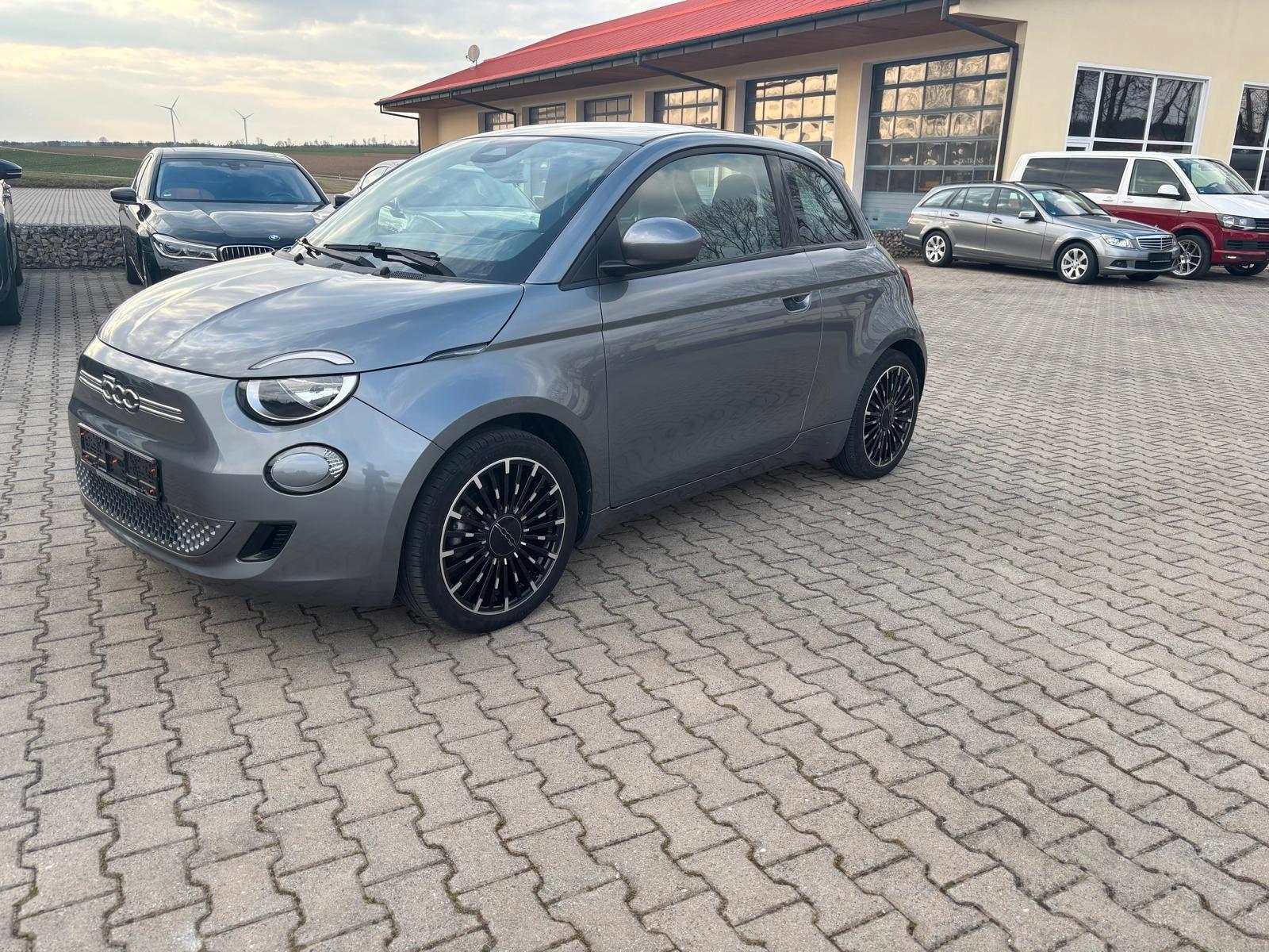 Fiat eI-Navi Apple CarPlay -Tempo-Kamera-8xBereifung