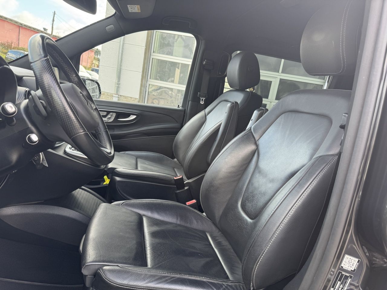 Fahrzeugabbildung Mercedes-Benz V 300d Avantgarde Ed. lang 4x4 Distronic*AMG*AHK