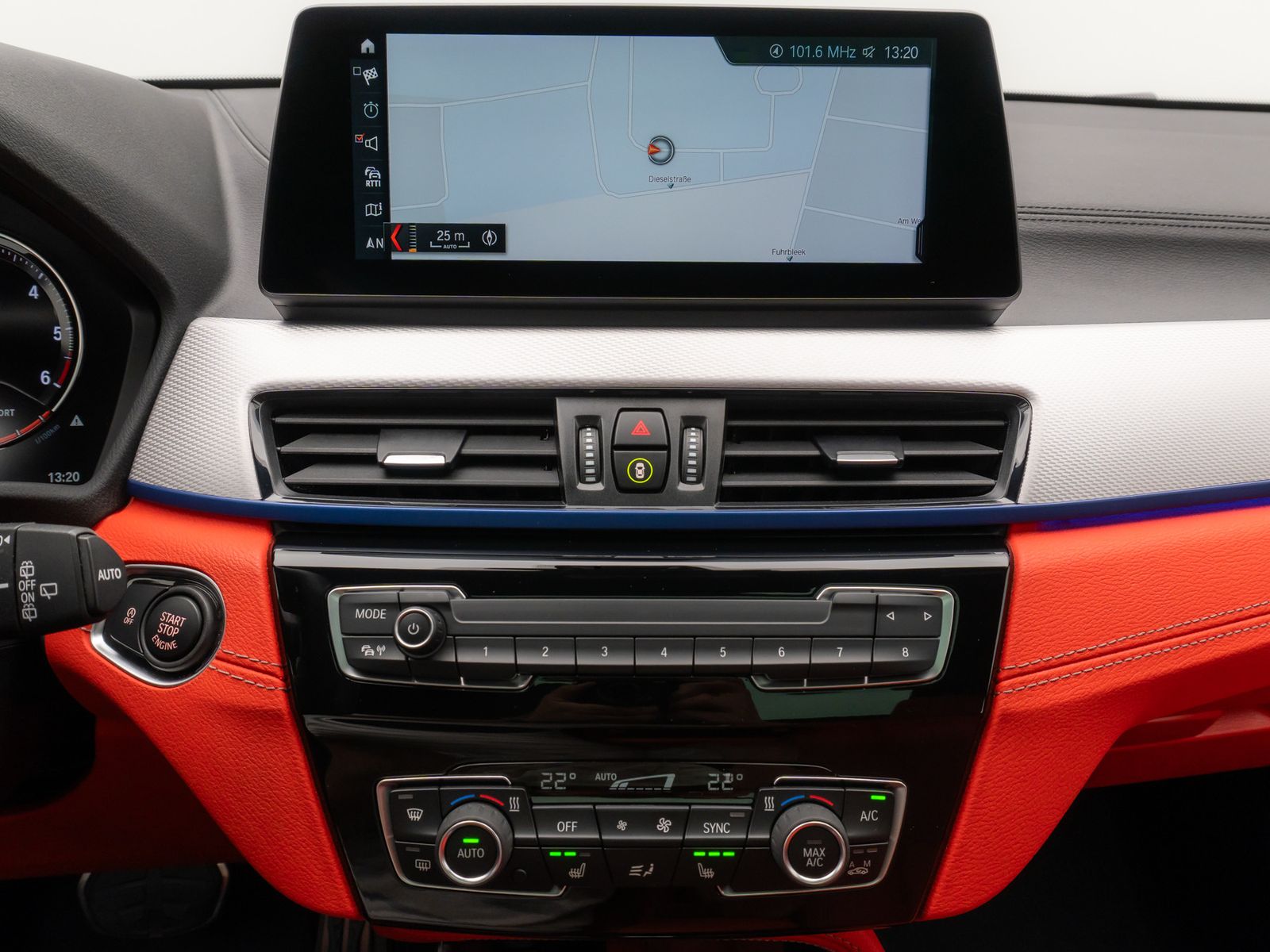 Fahrzeugabbildung BMW X2 xD25d M Sport Panoram Kamera HUD DAB HiFi 20"