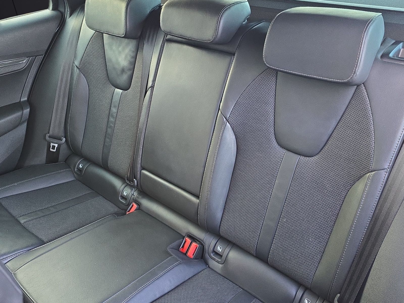 Fahrzeugabbildung SKODA Octavia Combi First Edition iV 1.4 ACC KAMERA LE