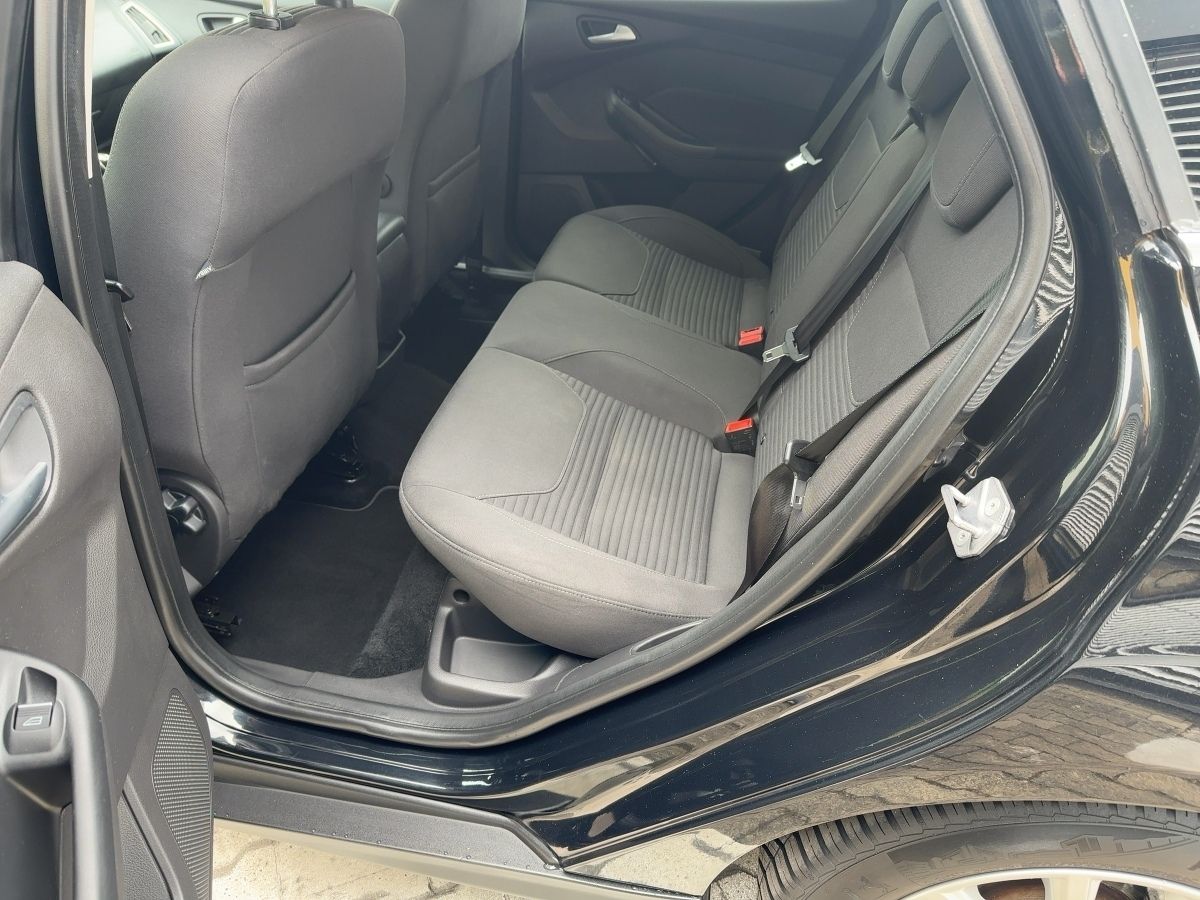 Fahrzeugabbildung Ford Focus Turnier (CEW) Titanium