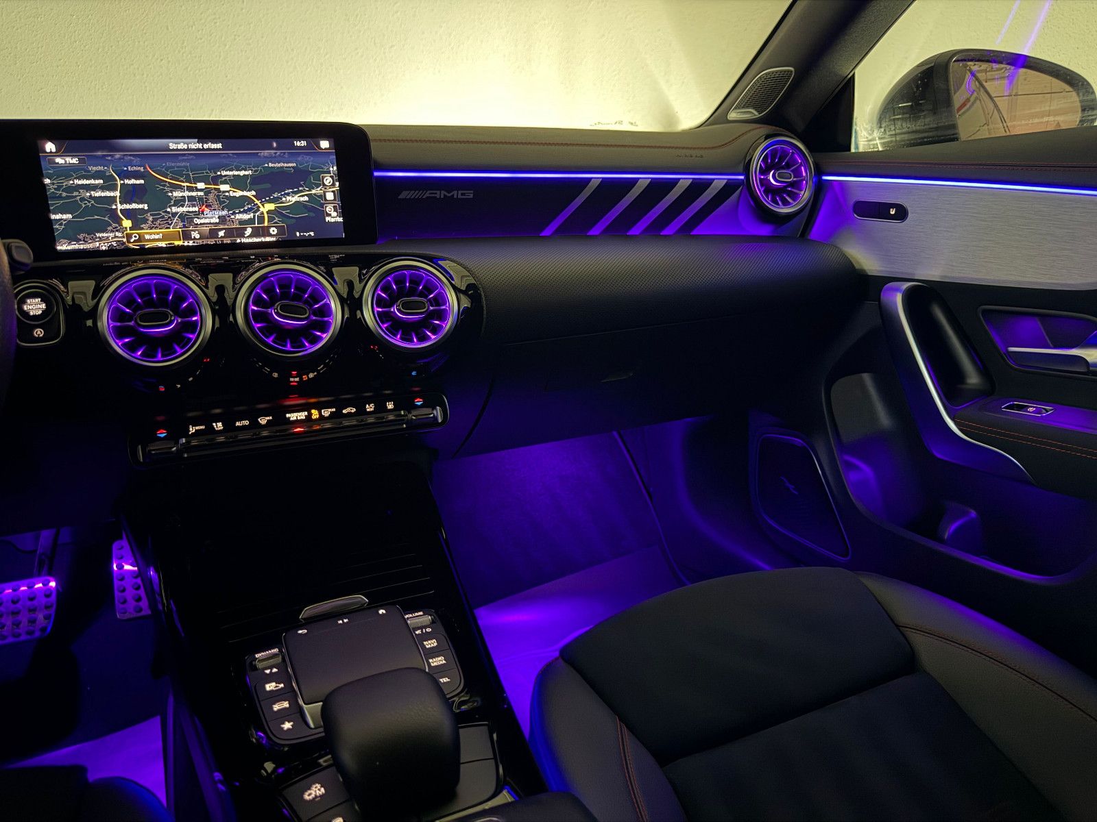 Fahrzeugabbildung Mercedes-Benz CLA 35 AMG SB 4-MATIC/BURMESTER/360*/DISTRONIC+