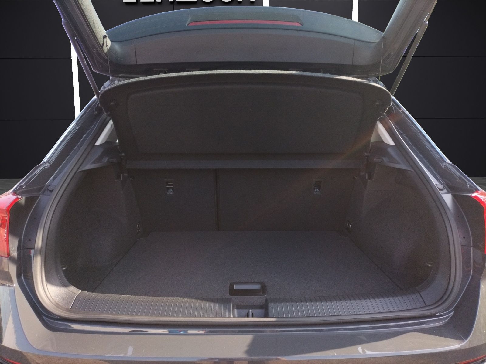 Fahrzeugabbildung Volkswagen T-Roc TSI AHK SHZ Klima WeConnect DAB+