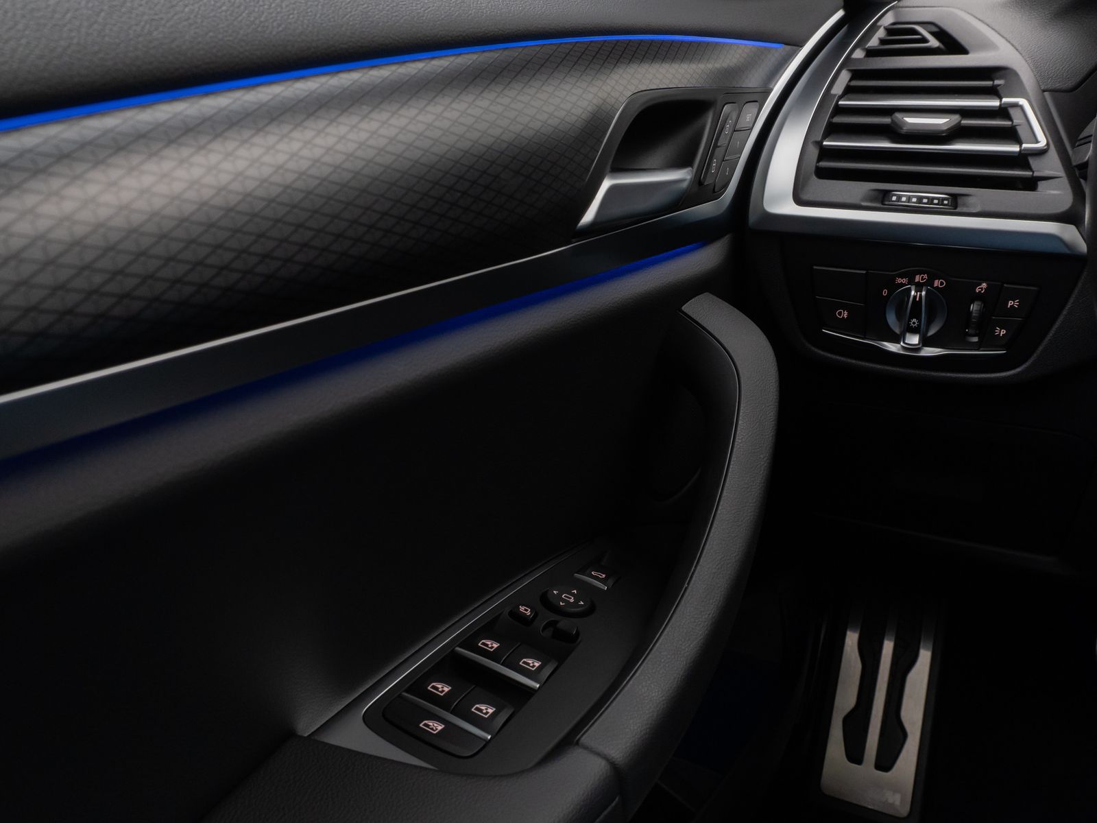 Fahrzeugabbildung BMW X3 xD20i M Sport Panorama Kamera HiFi DAB 19Zoll