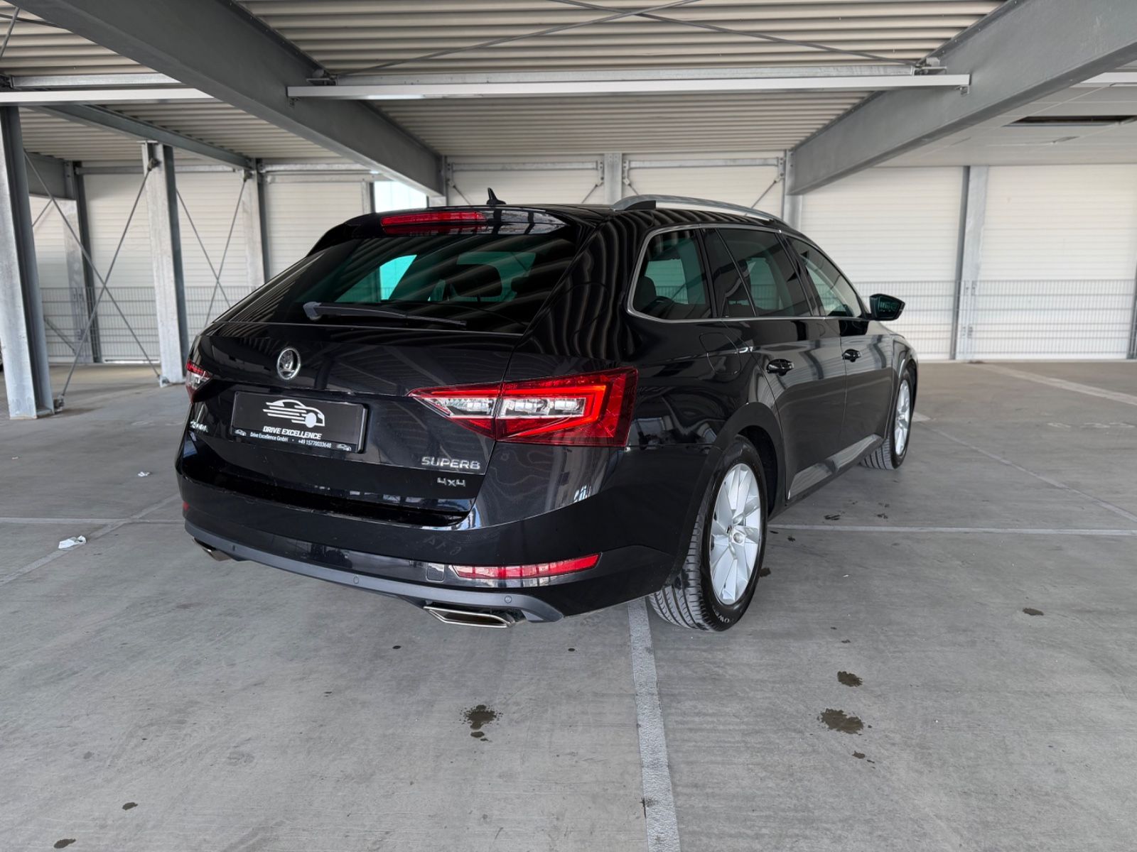 Skoda Superb Combi Style 4x4 AUT AHK SH MEMO CarPl PDC foto 9
