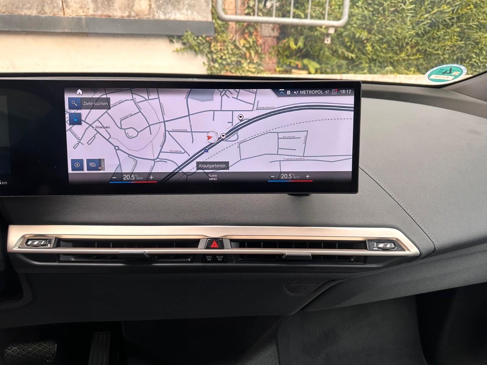 BMW iX xDrive40 M Sport PANO-SKY*AHK*DA-Prof*360°