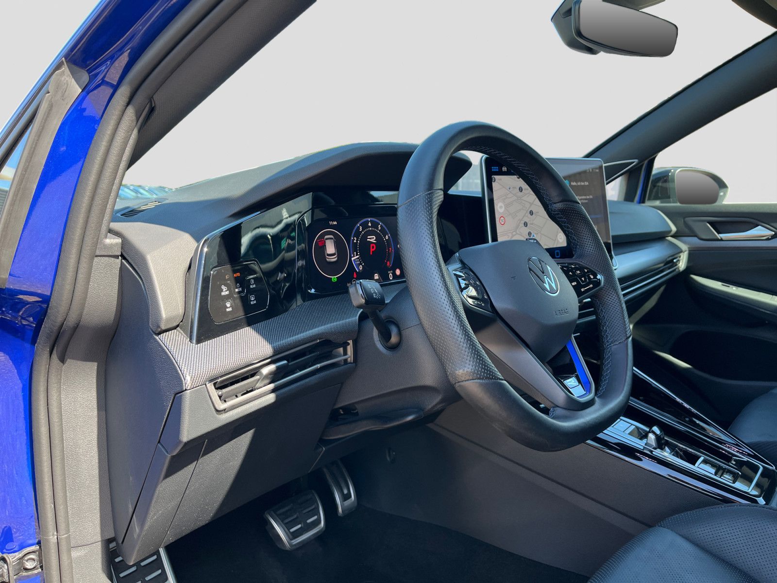 Volkswagen Golf VIII R 2.0TSI BlackSty 4Motion DSG HuD Pano foto 13