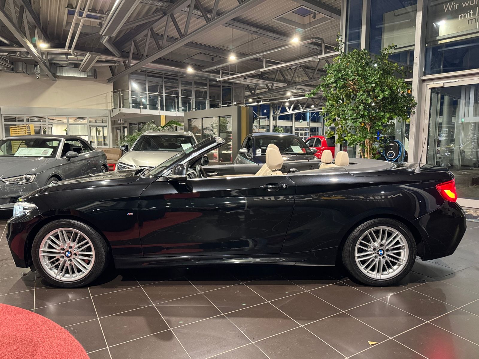 Fahrzeugabbildung BMW 230i Cabrio M Sport LED NAVI ALU