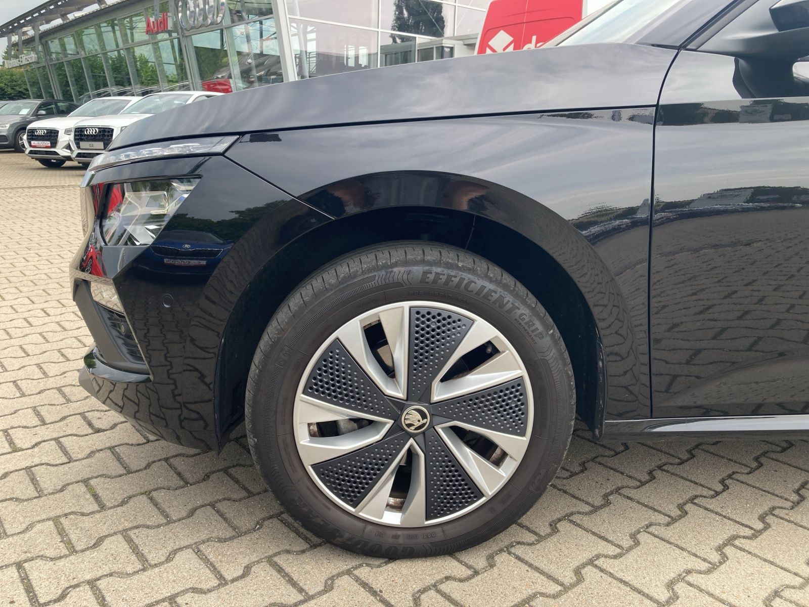 Fahrzeugabbildung SKODA Kamiq TSI Selection DSG Matrix Navi Pano AID ACC