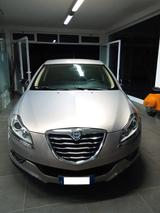 Lancia Delta 1.6 MJT DPF Silver - graue Lancia Delta