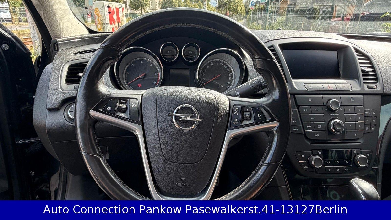 Opel Insignia 2011 — photo 16