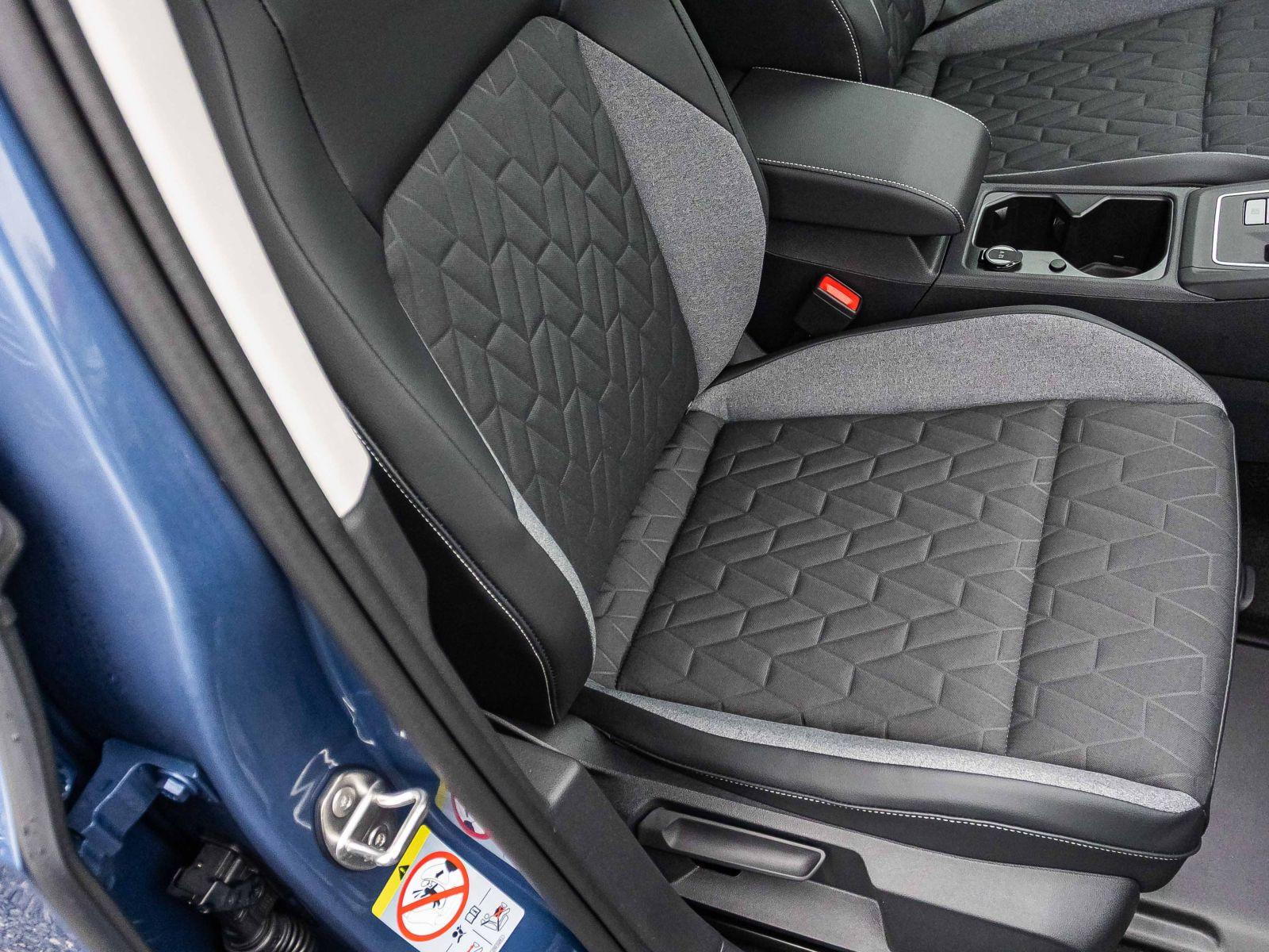 Volkswagen Golf VIII Life 1.5 eTSI DSG Navi LED ACC CarPlay, миниатюра 17
