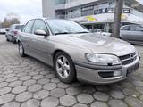 Opel Omega 3.0 MV6 *AHK+Leder* - Opel Omega mit Benzin-Antrieb: Limousine, 3.0
