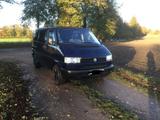 Volkswagen T4 Bulli - blaue Volkswagen T4 andere