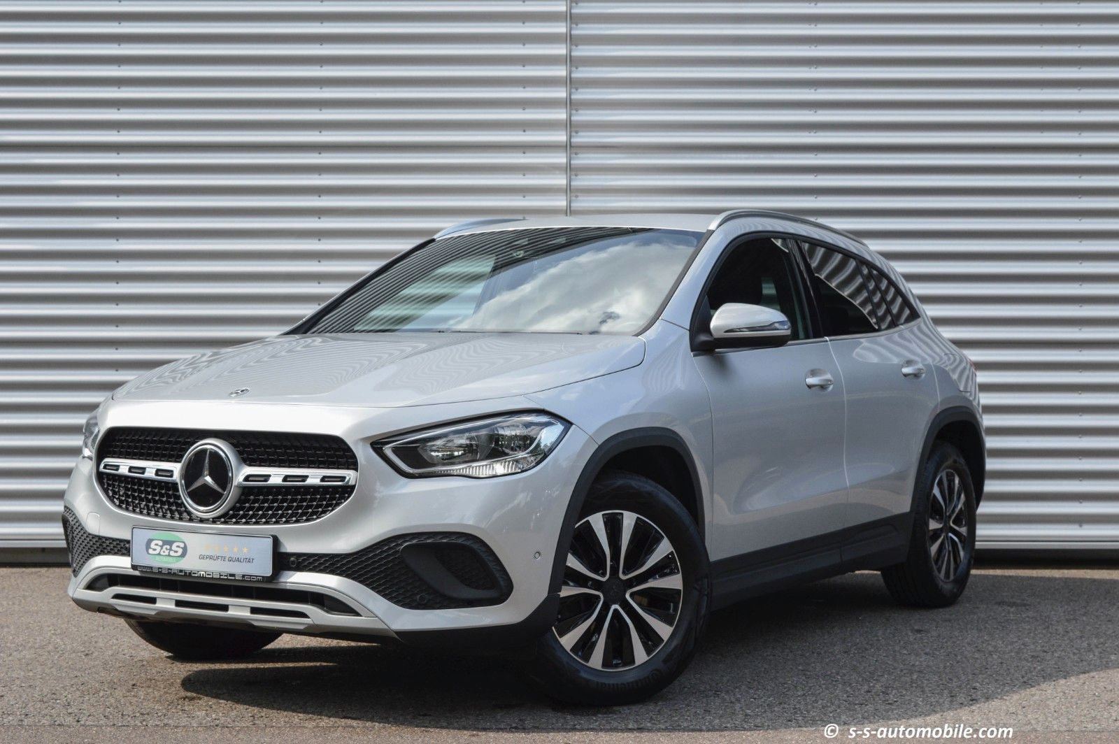 MERCEDES-BENZ GLA 250 e Style ACC Kamera Komfort 1. Hand MwSt.