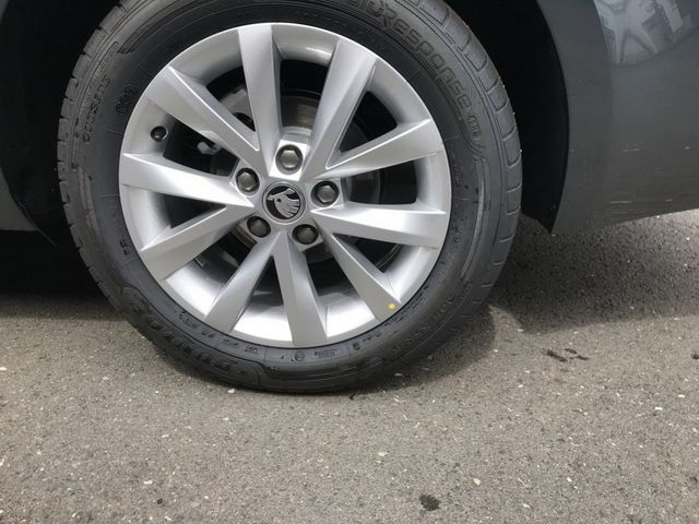 Skoda Octavia Combi III 1.5 TSI Tour *AHK*PDCHI*SHZ*