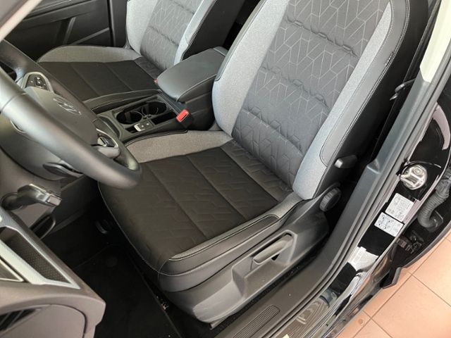 Fahrzeugabbildung Volkswagen Touran 1.5 TSI DSG GOAL LED AHK NAV 7-SITZE