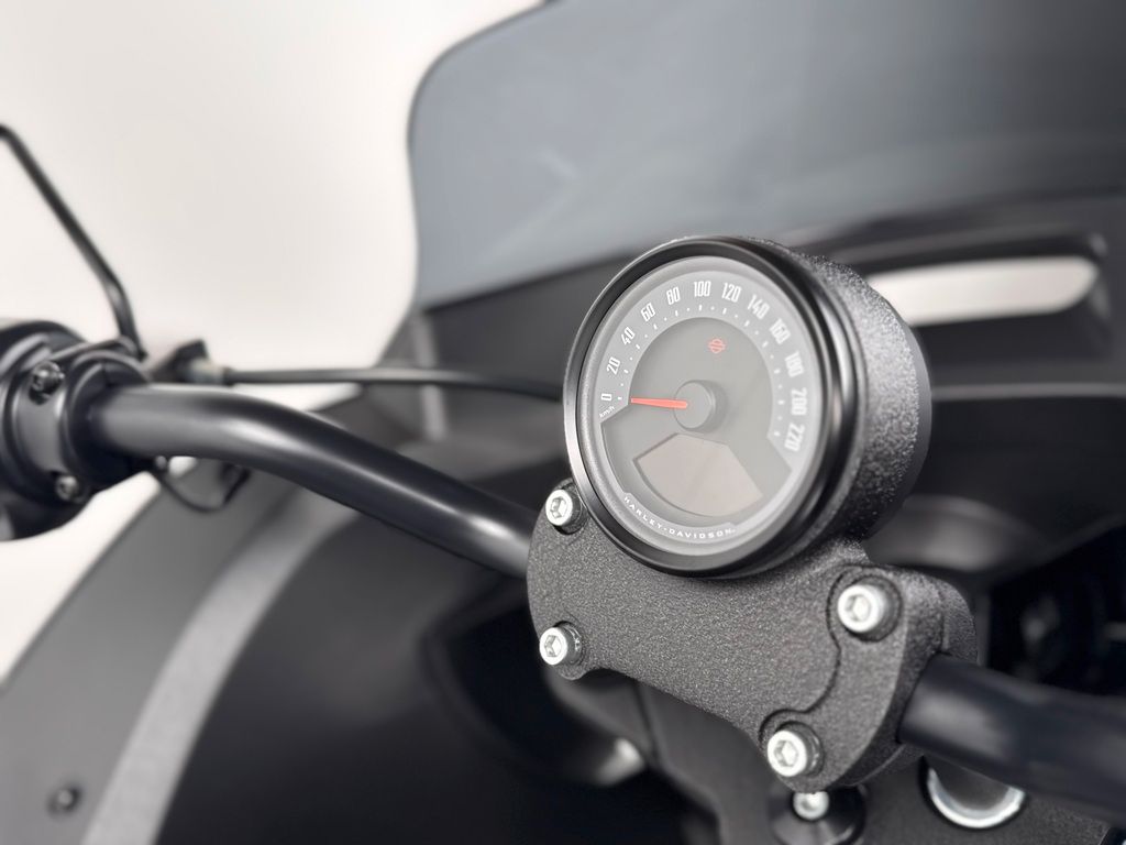 Fahrzeugabbildung Harley-Davidson LOW RIDER ST FXLRST