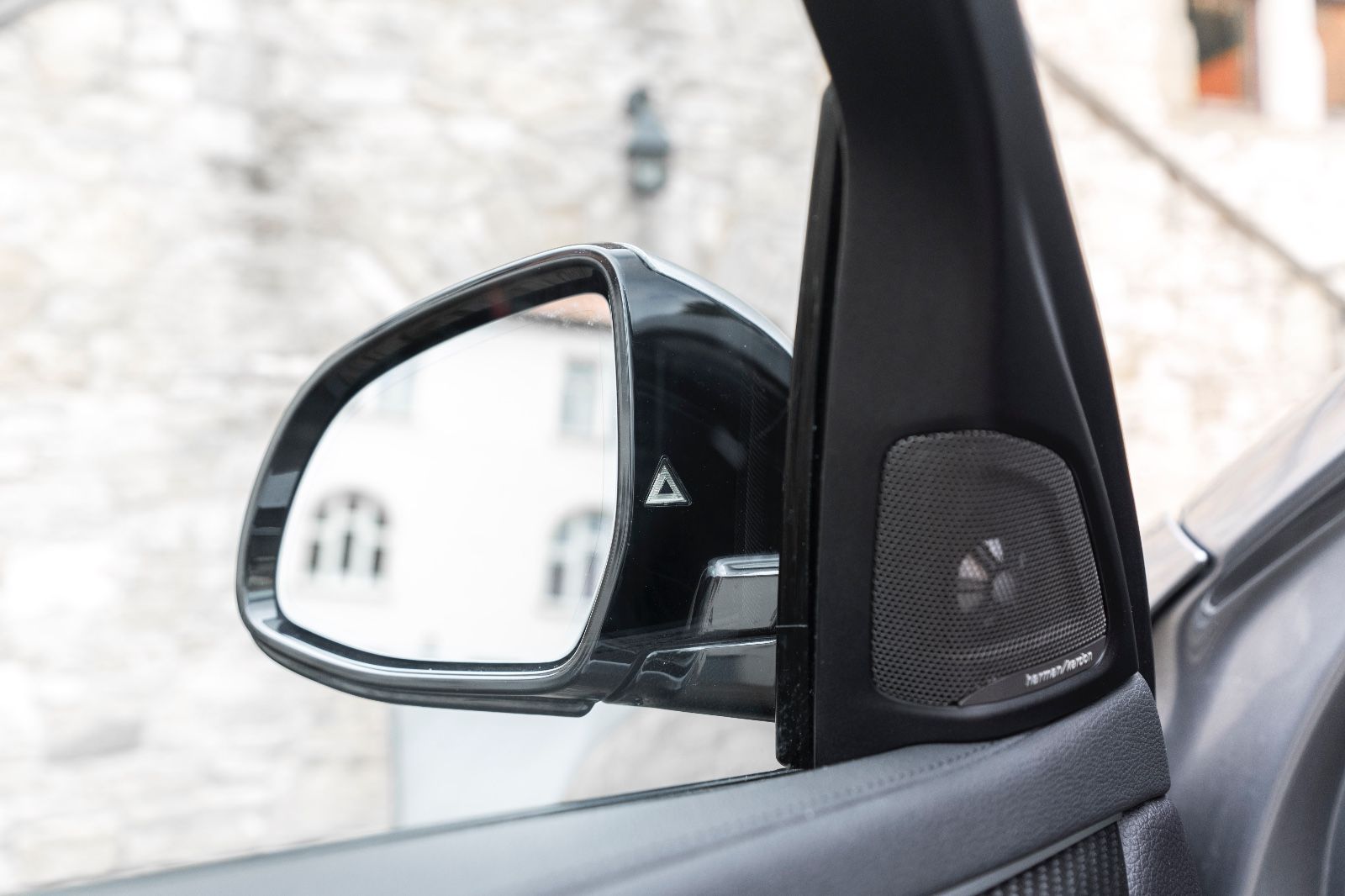 Fahrzeugabbildung BMW X6 xDrive50i M-SPORTPAKET ACC HUD LED 360° H&K