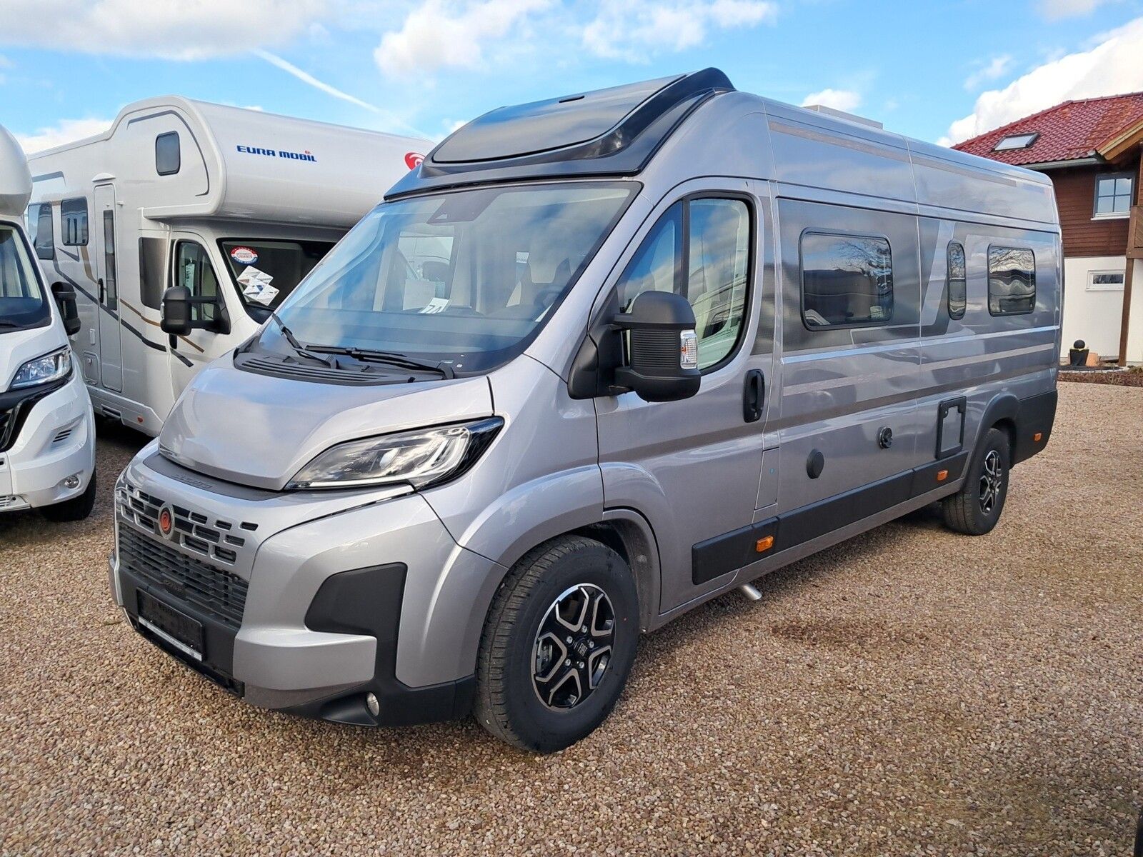 Fahrzeugabbildung Eura Mobil Van V 635 EB Automatik, 180 PS, Fahrassistenz