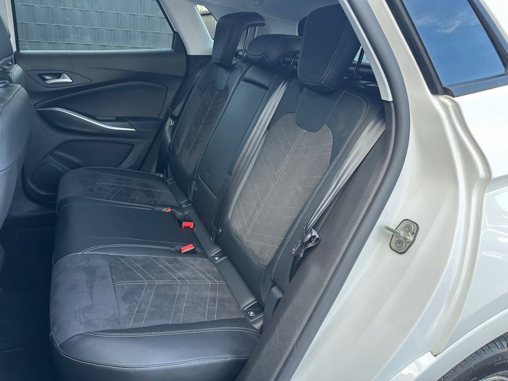 Fahrzeugabbildung Opel Grandland 1.5 D Automatik Elegance NAV+MATRIX