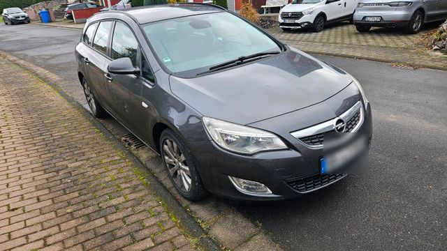 Opel astra sports tourer j  ctdi 2011