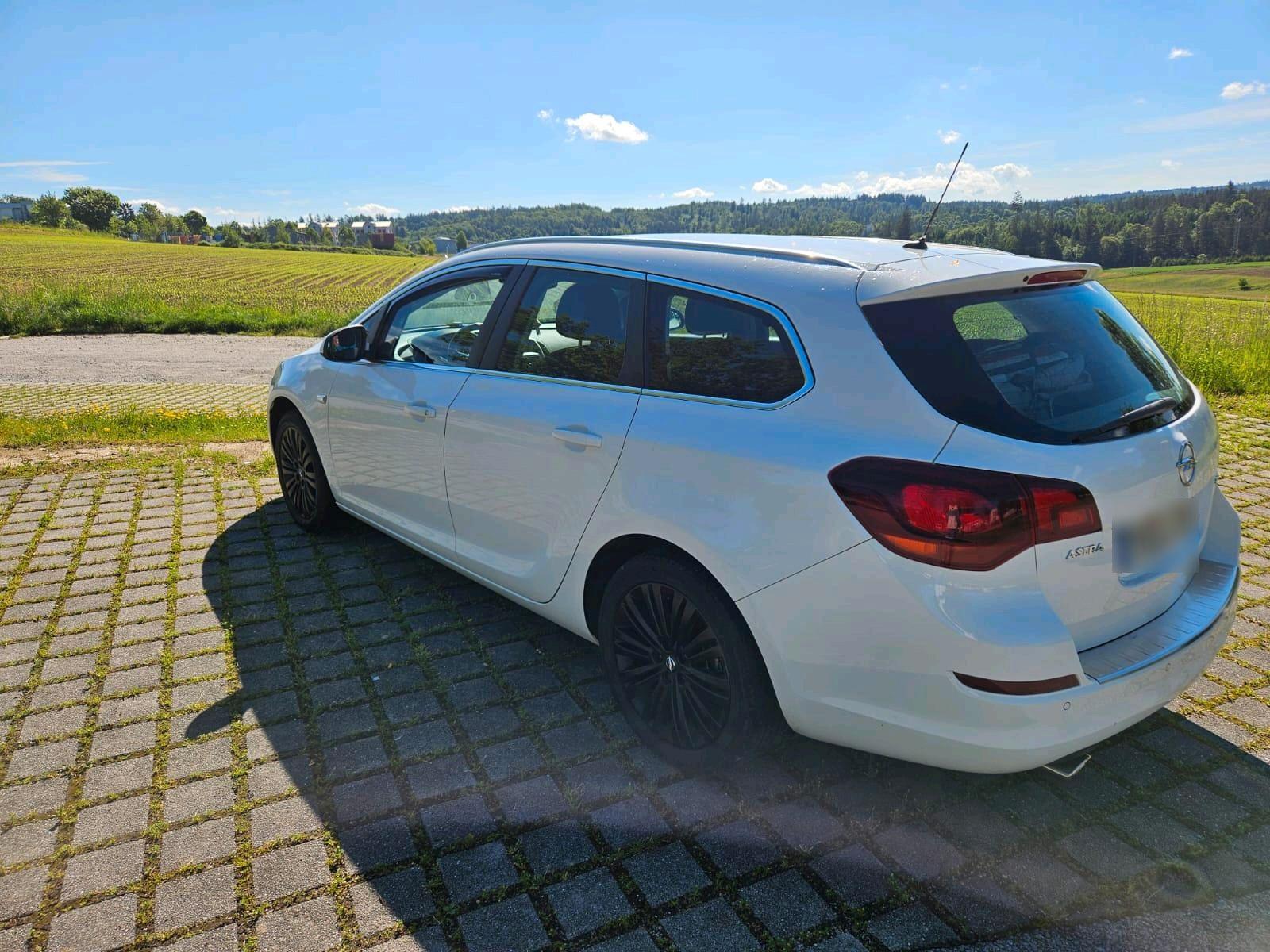 Opel Astra 2012 — engine 140 HP (103kW)