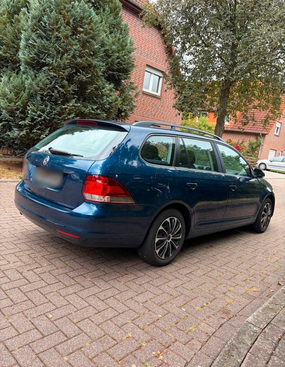 Volkswagen Golf 2012 — interior