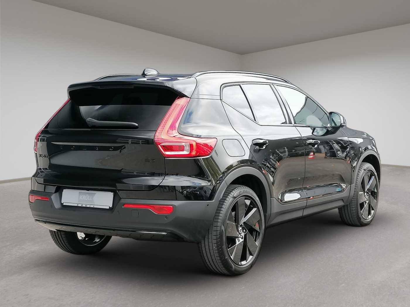 Volvo XC40 B3 2WD Plus Black Edition Pano, 360°, uvm.