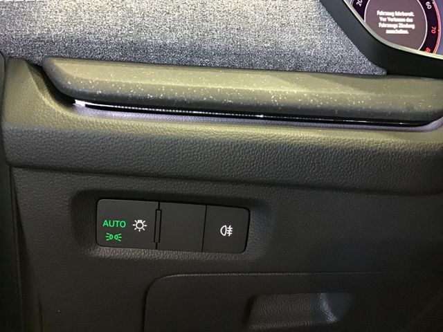 Fahrzeugabbildung Skoda Octavia Selection 1.5TSI DSG/AHK/ACC/Panorama