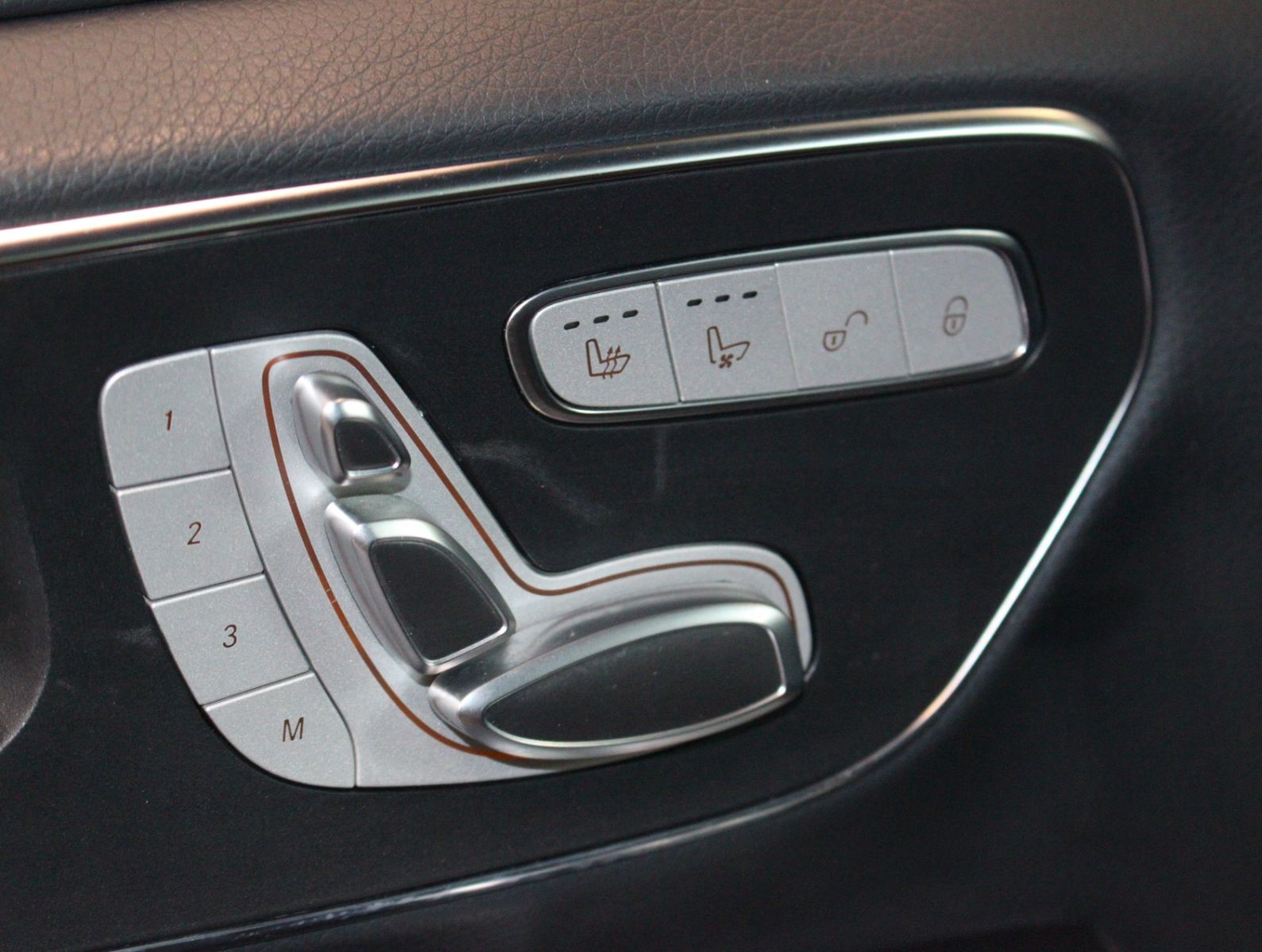 Fahrzeugabbildung Mercedes-Benz V 300d Exclusive Edition Lang 4Matic