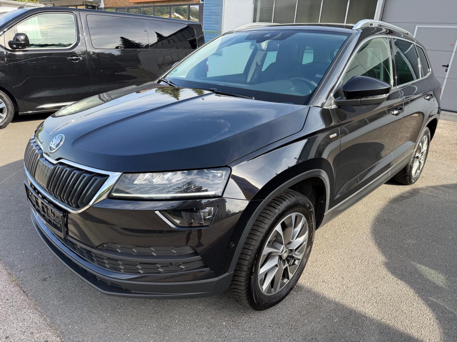 Skoda Karoq Clever 4x4 2.0TDI LED DSG RFK AHK Pano 17"