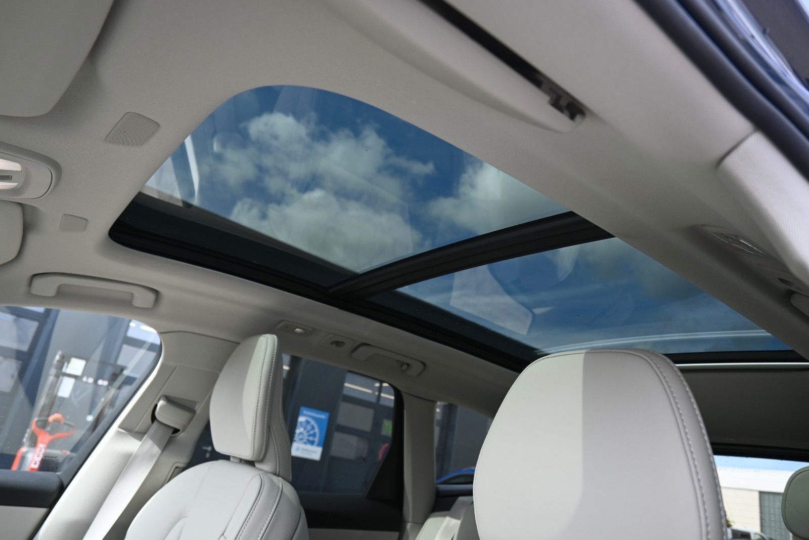 Fahrzeugabbildung Volvo XC60 B5 D Ultimate Dark AWD*B&W*LUFT*360°*STHZG*