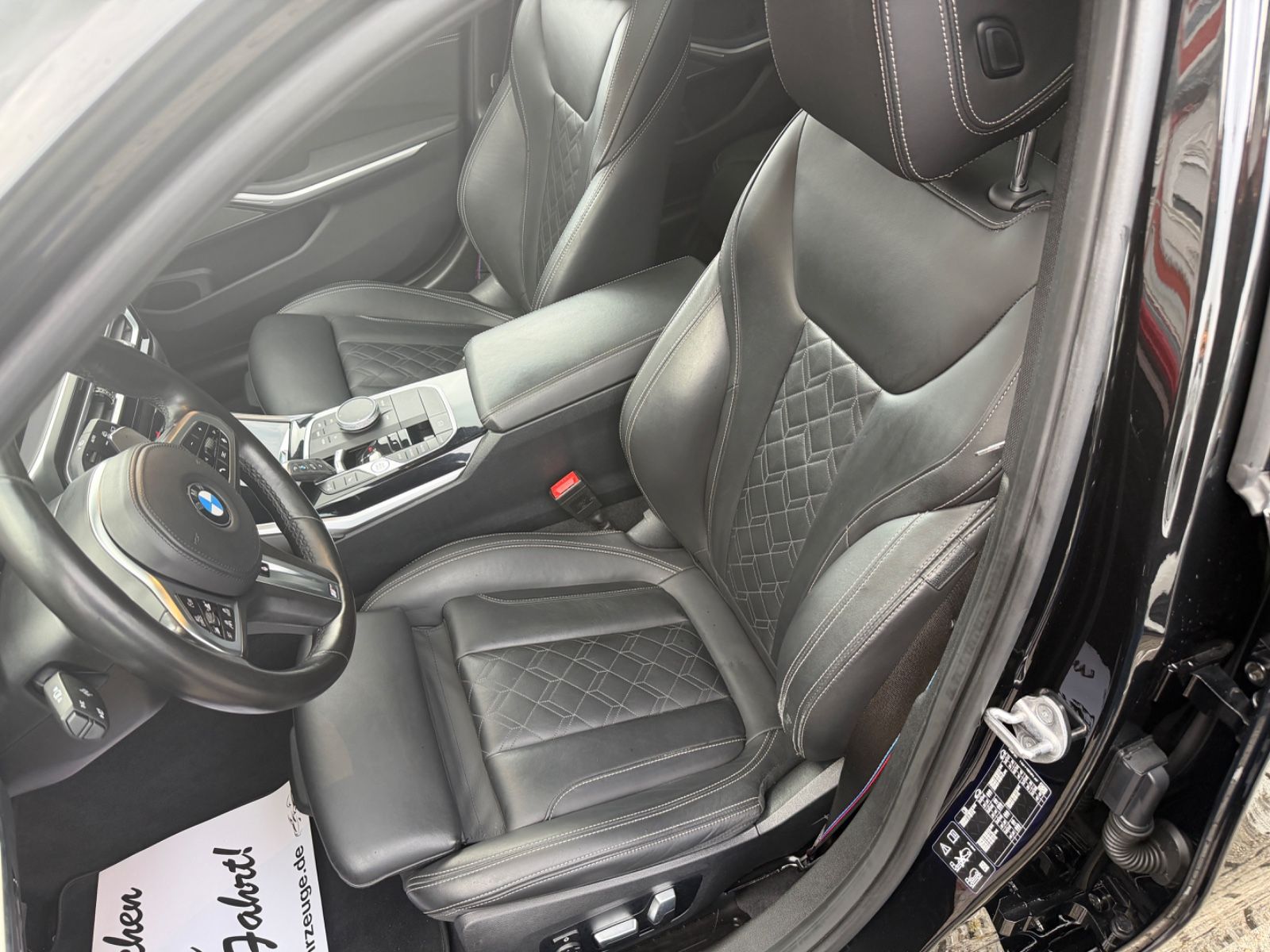 Fahrzeugabbildung BMW 330d xDrive Touring M SPORT PRO PANO STANDH. AHK