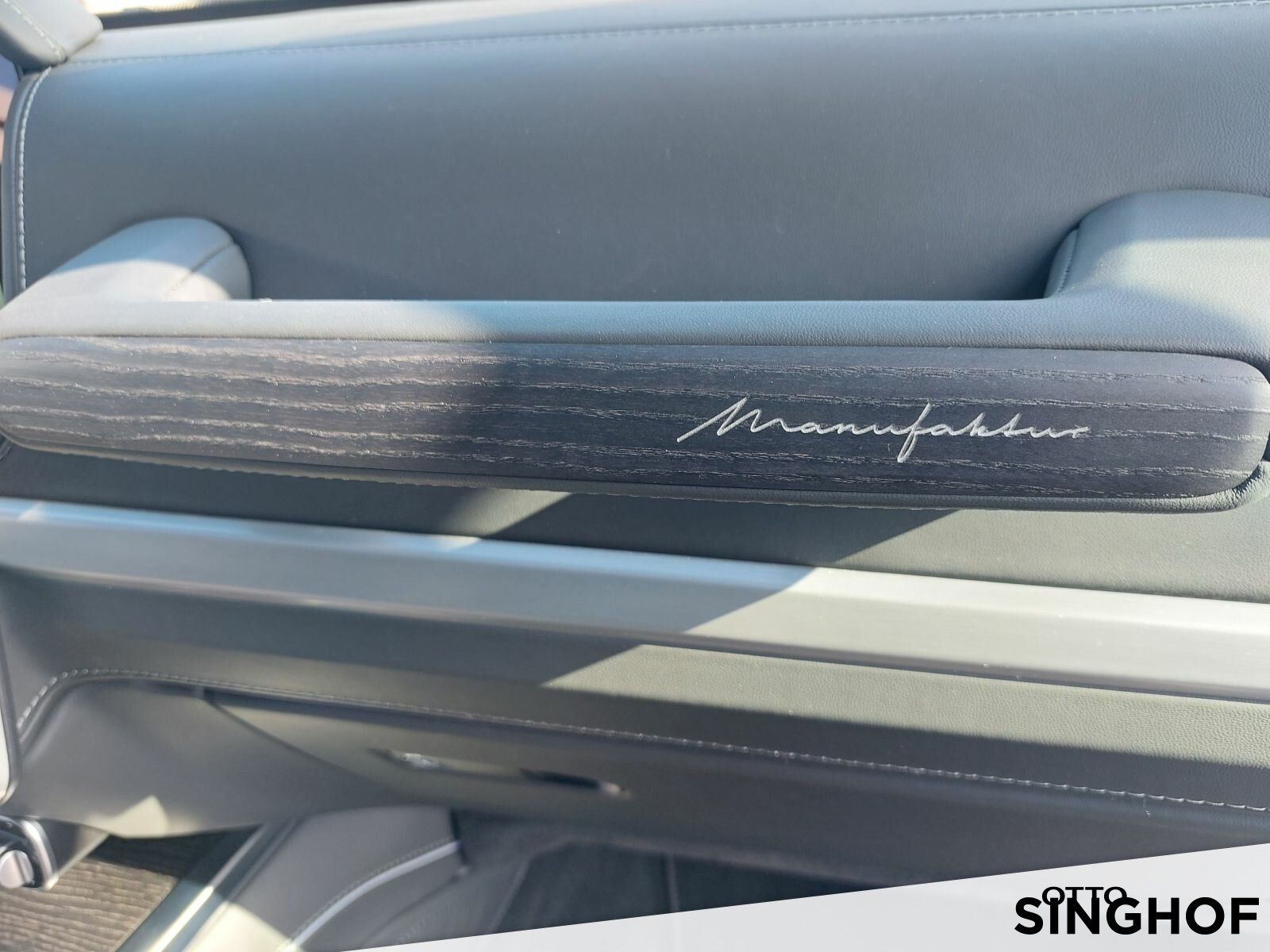 Fahrzeugabbildung Mercedes-Benz G 450 d AMG +Superior+Night+AHK+dyn.LED+360°+20"