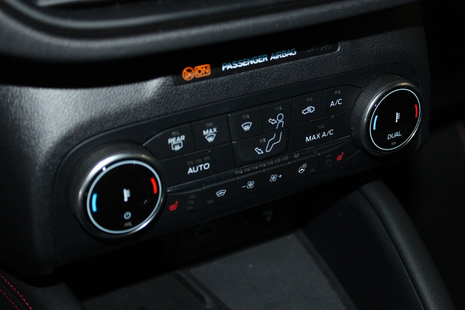 Fahrzeugabbildung Ford Kuga ST-Line X LED B&O HUD ACC WinterPaket Panod