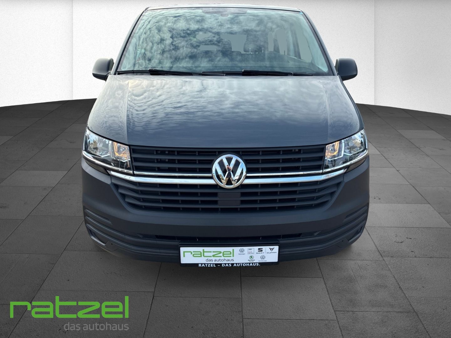 Fahrzeugabbildung Volkswagen T6.1 Kombi KR 2.0 TDI 9-Sitzer AHK DAB Notbremsa