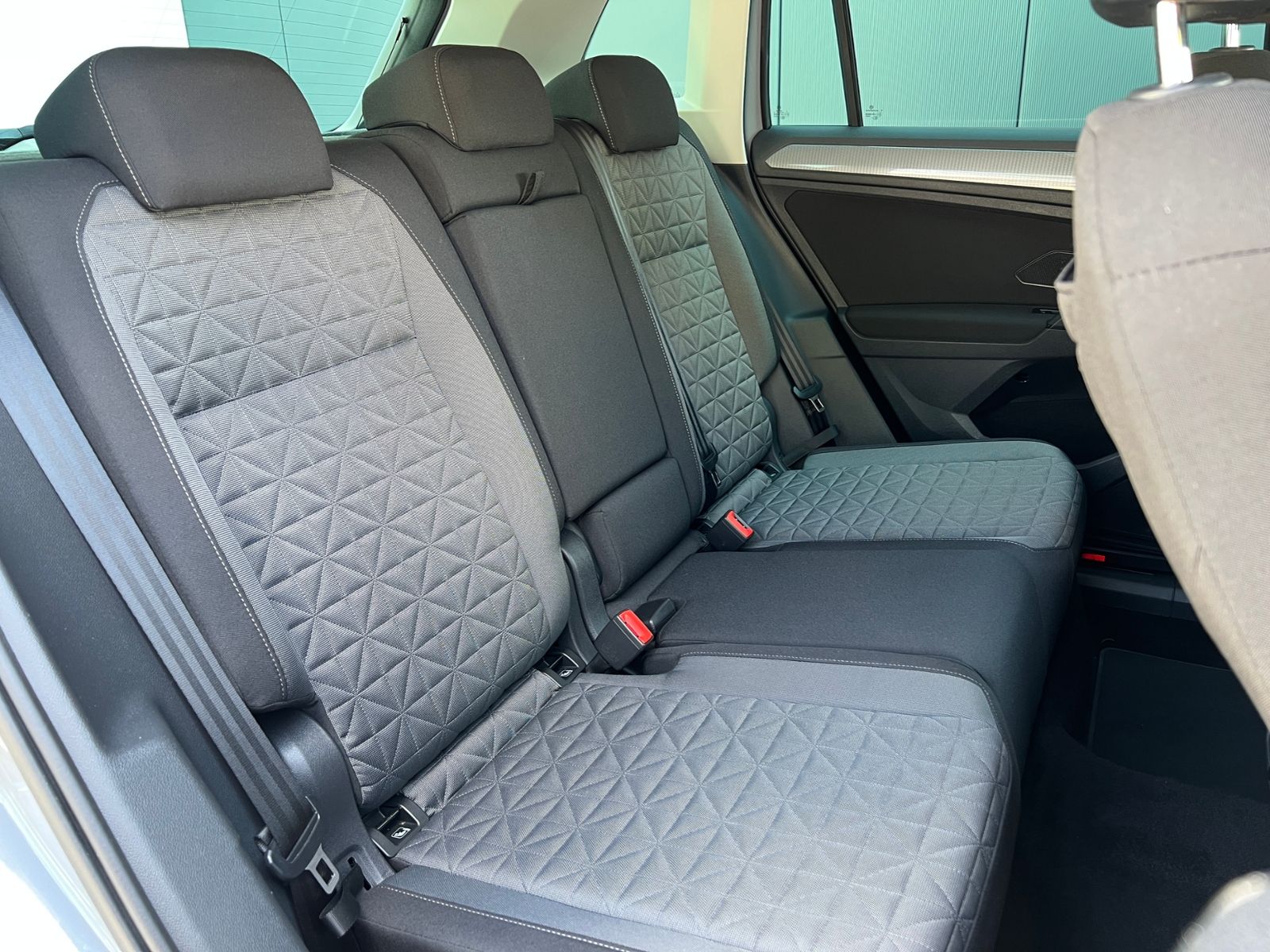 Fahrzeugabbildung Volkswagen Tiguan LIFE 1.5 TSI DSG *LED, ACC, Kamera,17"-LM