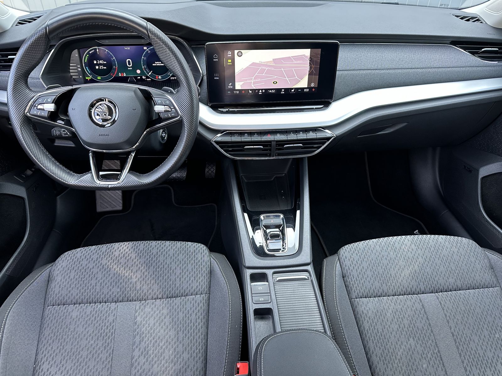 Fahrzeugabbildung SKODA Octavia Combi 1.4 TSI iV DSG Style NAV+LED+PANO