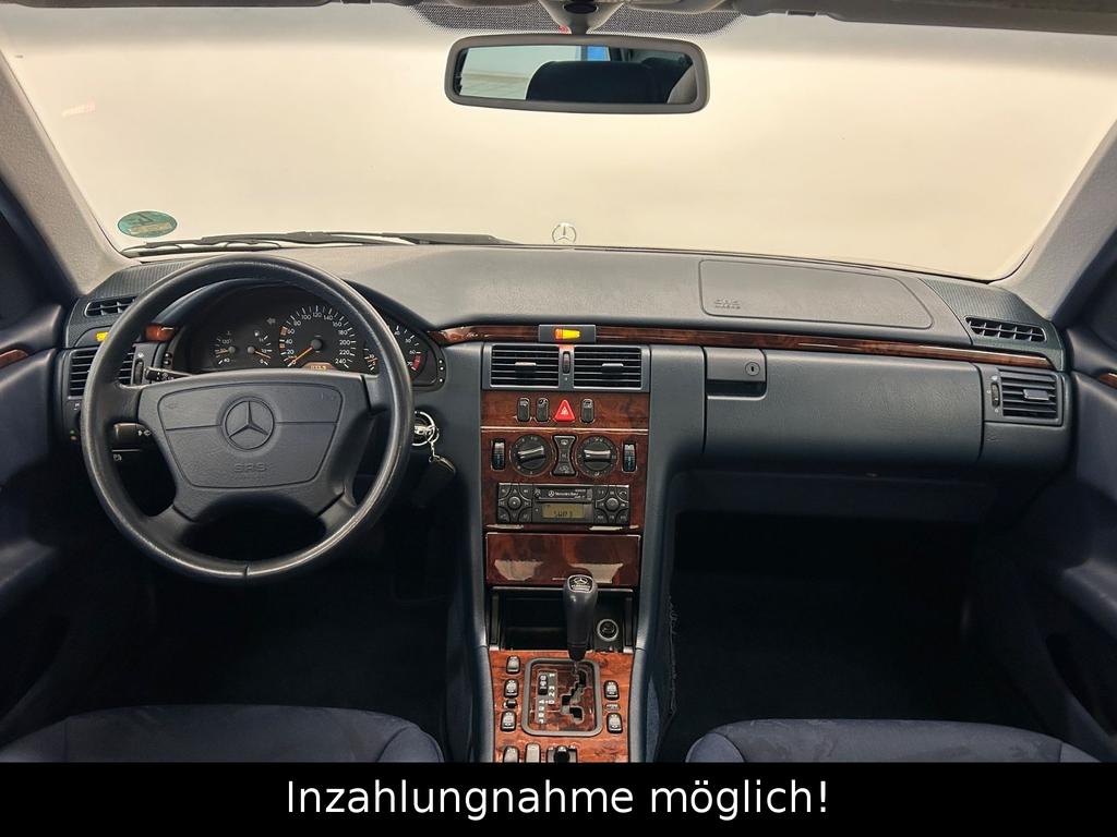 Mercedes-Benz E 240