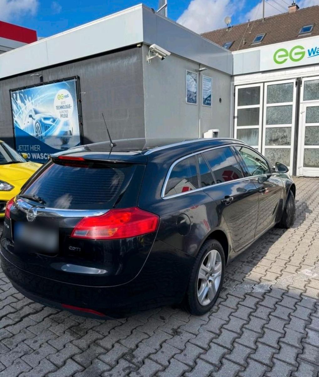Opel Insignia 2009 — вигляд ззаду