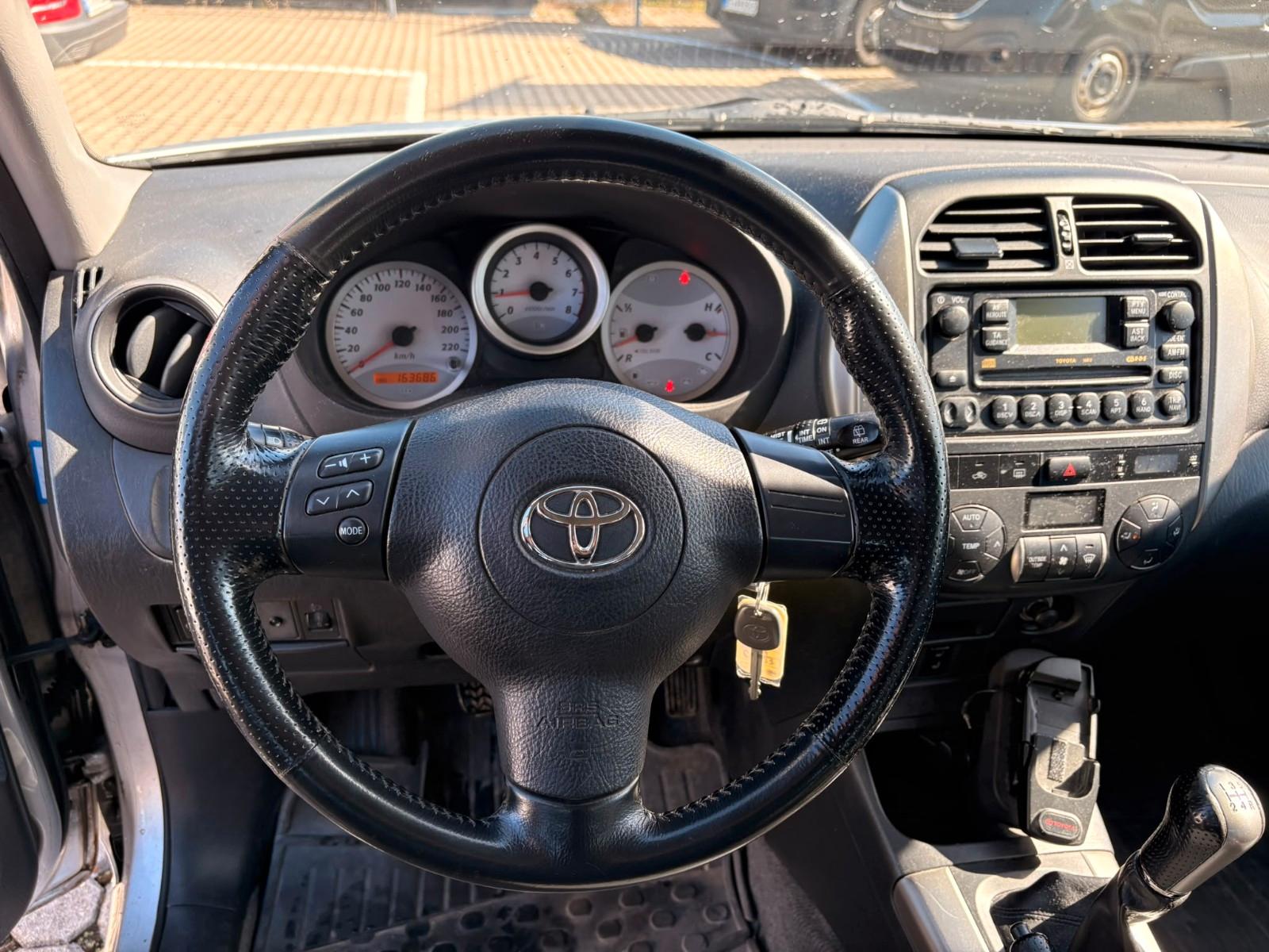 TOYOTA RAV4 - 2.0 -150 CV - BVM - VOLANT EN CUIR