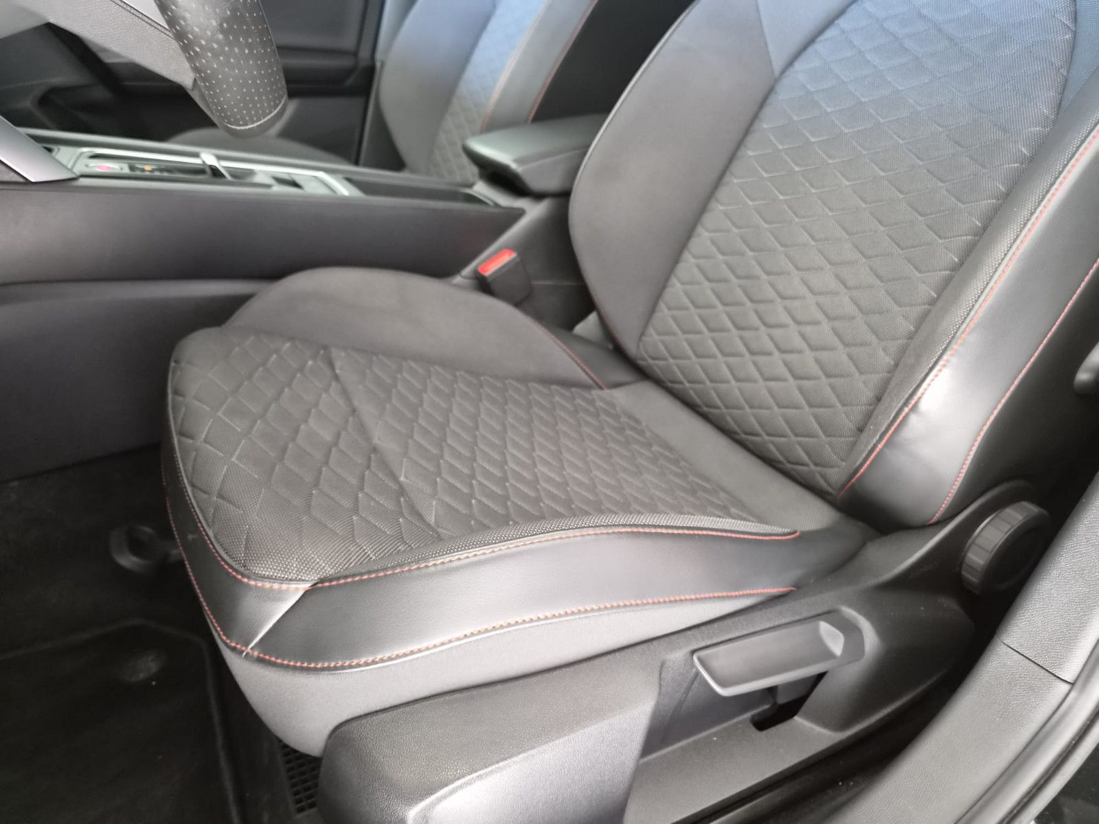 Fahrzeugabbildung SEAT Leon FR / LED / KAMERA / GARANTIE