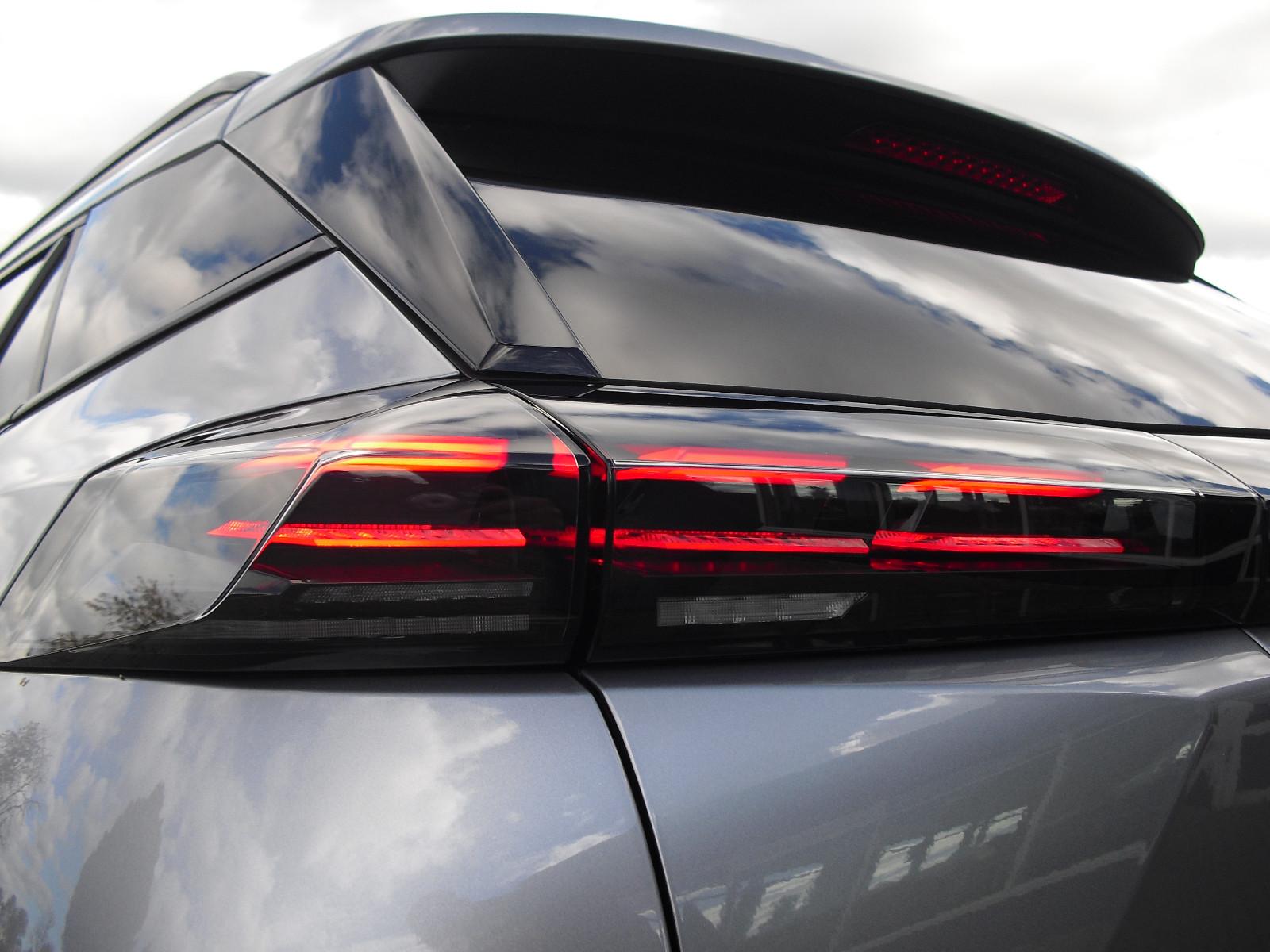 Peugeot 2008 Allure*ACC*360°Kamera*SHZ*Navi*