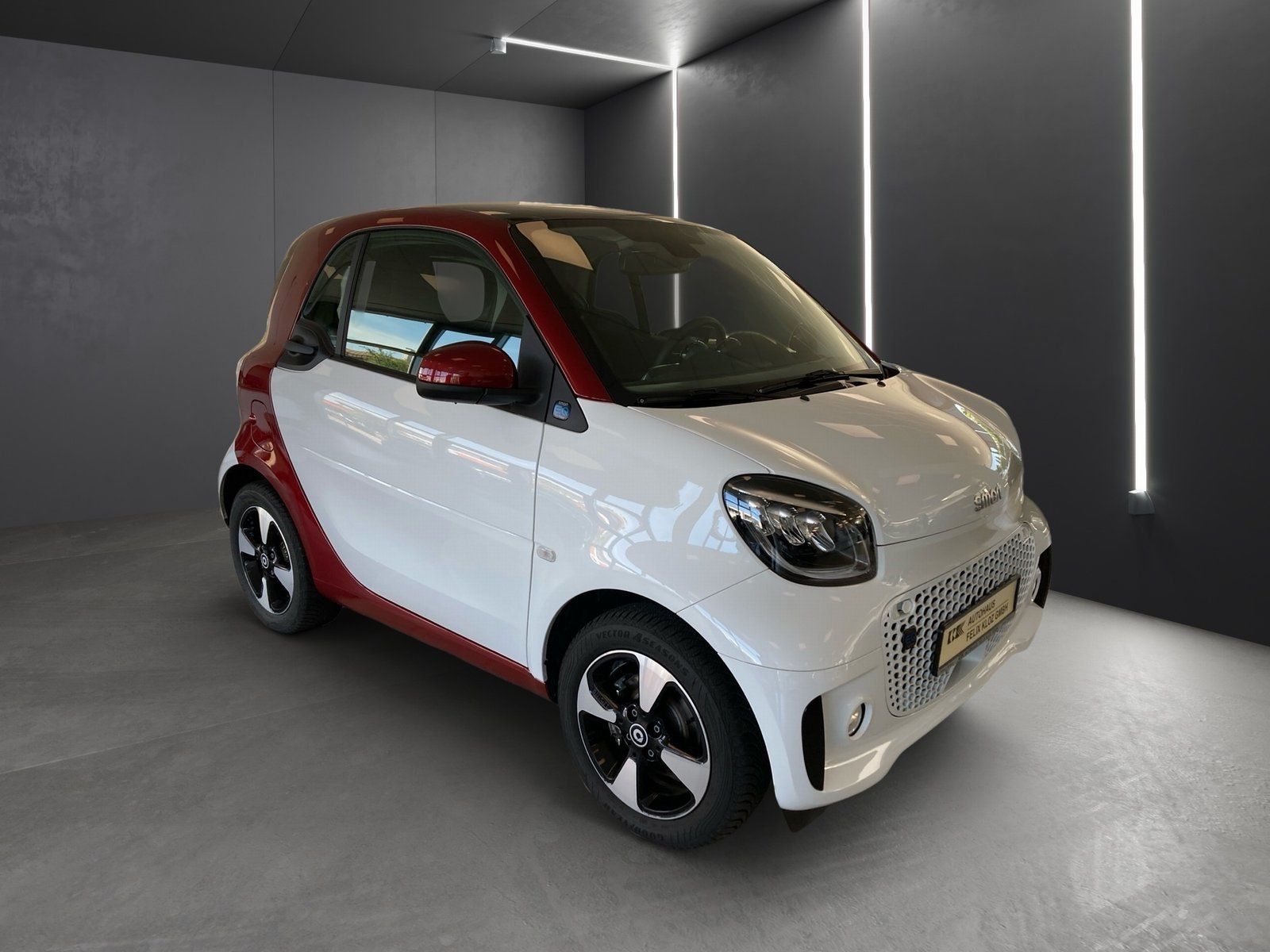 Fahrzeugabbildung Smart smart EQ fortwo Exclusive*Pano*LED*Kamera*22kW*