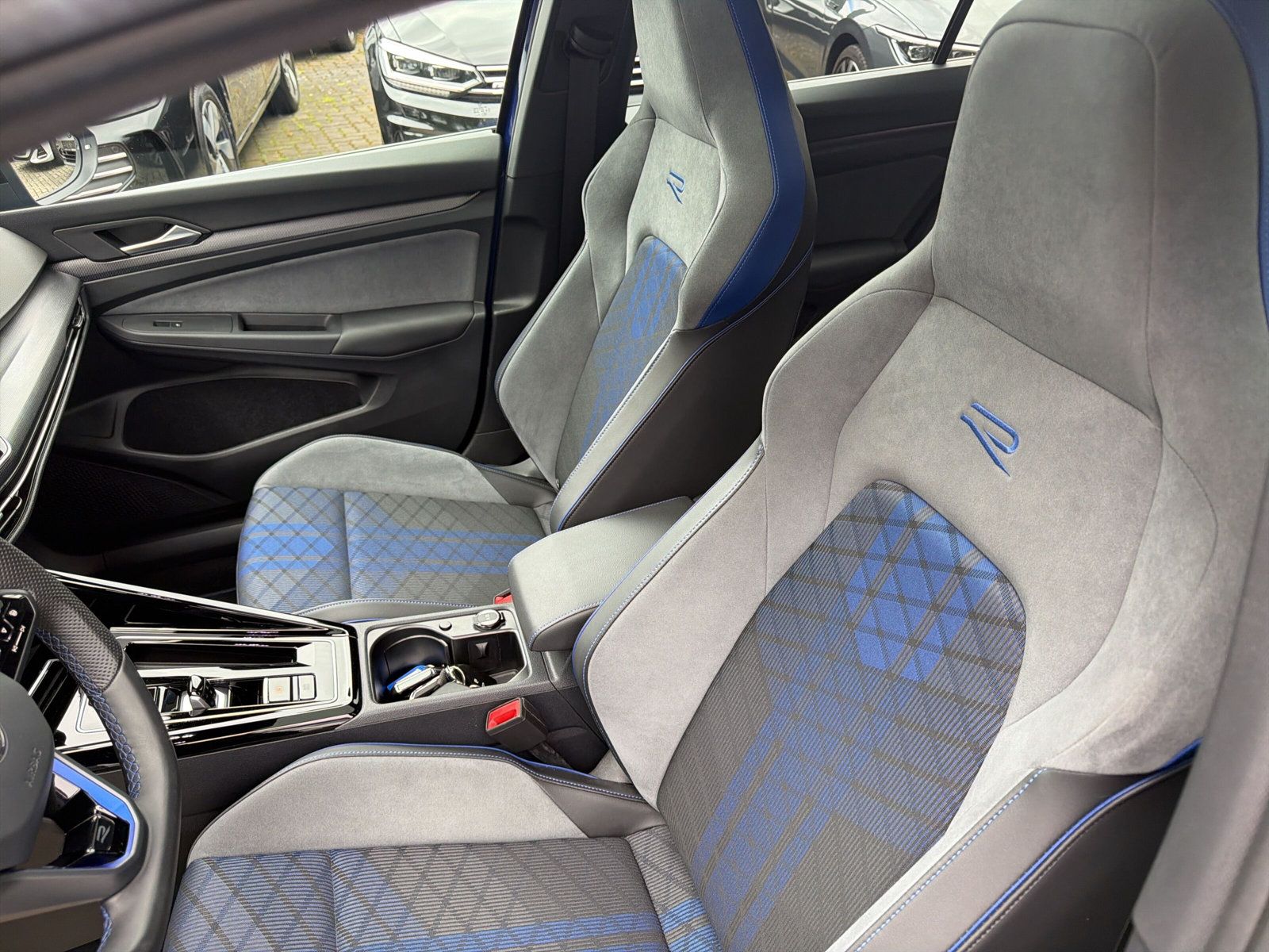 Golf R 4M Navi Black Style PANO Harmann Kardon