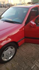 Mercedes-Benz Mercedes C180 oldtimer - Mercedes-Benz 180 aus dem Jahr 1994