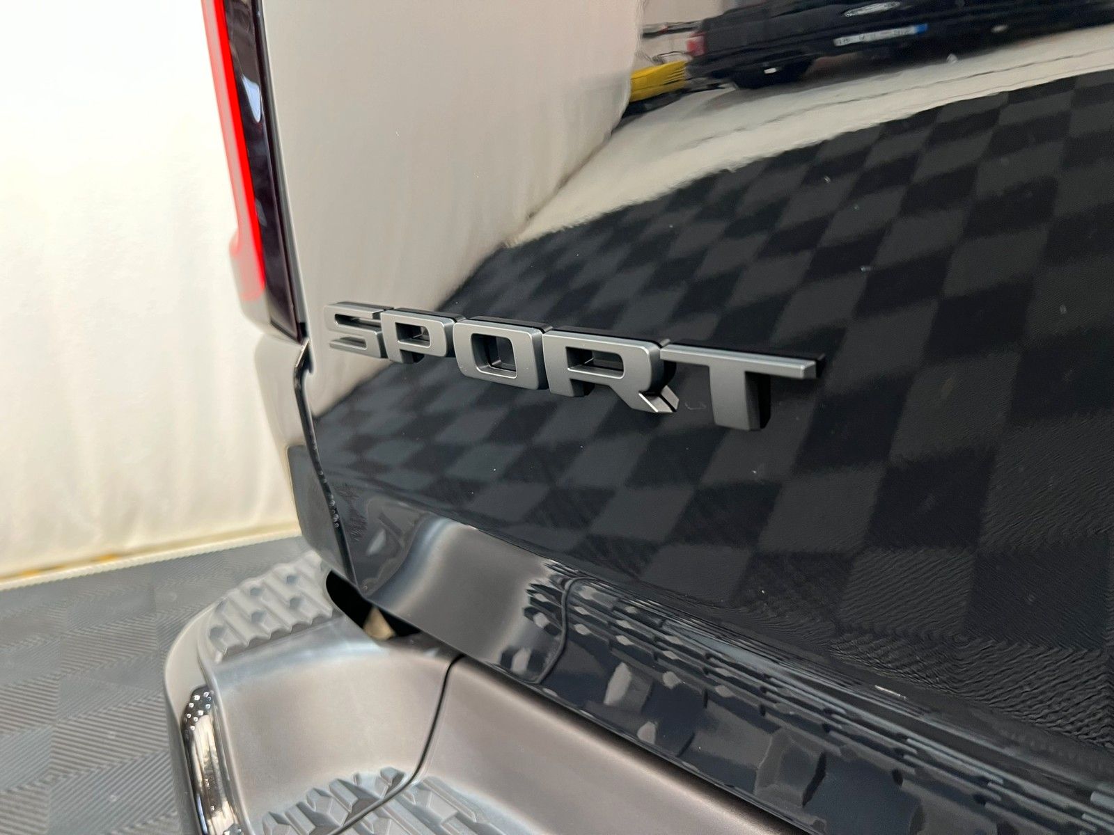 Fahrzeugabbildung Dodge RAM 1500 Sport Crew Cab Hemi V8 *Pro X15*