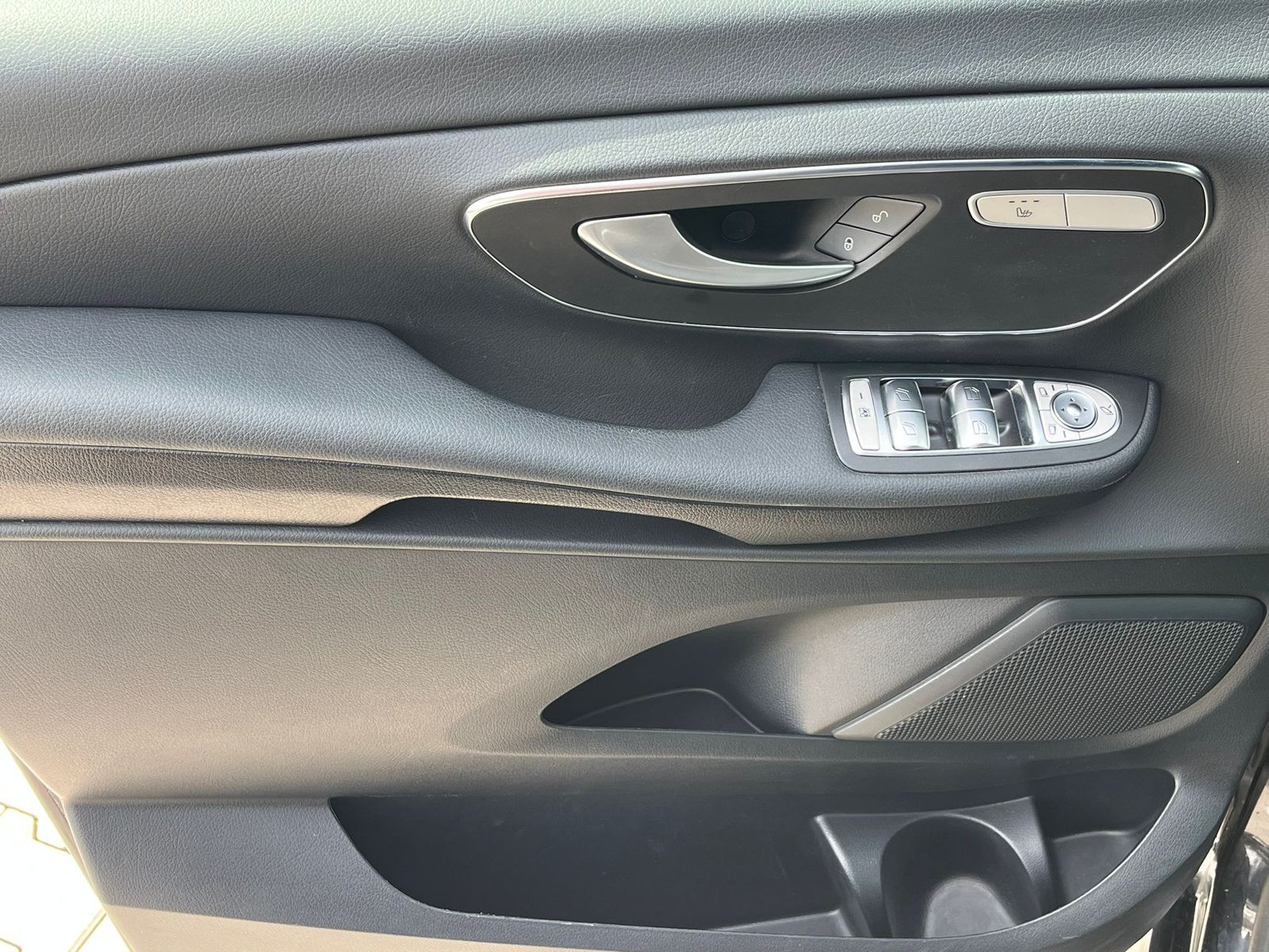 Fahrzeugabbildung Mercedes-Benz V 250 d EDITION 21 kompakt AMG NIGHT*LED*LEDER