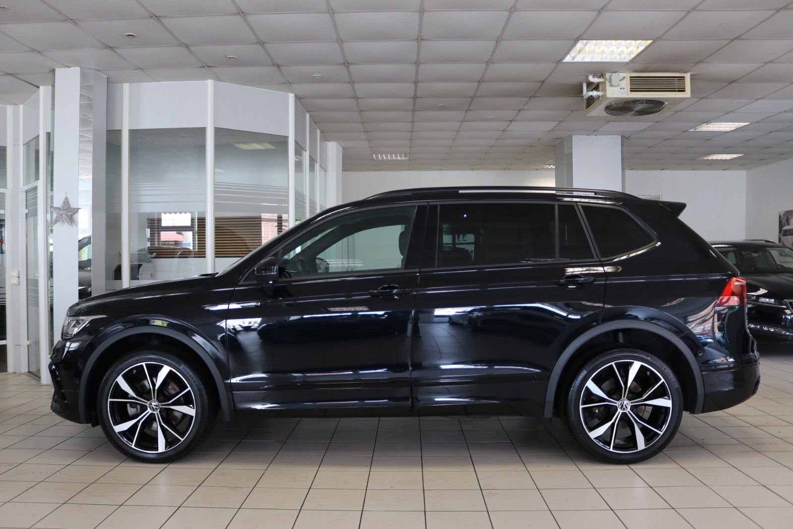 Volkswagen Tiguan Allspace R-Line AHK DCC 360° HUD Pano ACC foto 12